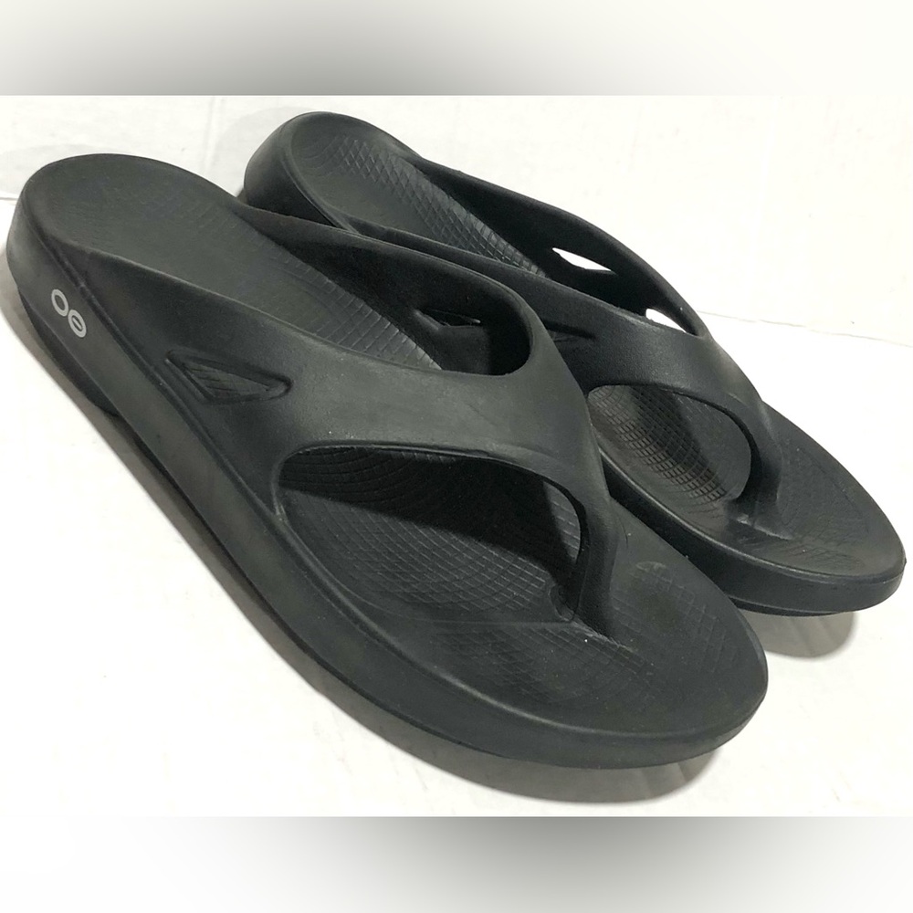 OOFOS Black Women's Foam Thong Sandals - Picture 3 of 11